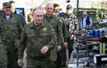 Le président russe Vladimir Poutine lors de la présentation d'équipements militaires à l'occasion de manoeuvres conjointes entre la Russie et le Bélarus, dans un centre d'entraînement dans l'oblast de Nijni Novgorod, en Russie, le 16 septembre 2025
