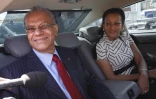 Lundi 24 Janvier 2011

Arrivée de Navin Ramgoolam, 1er ministre de l'île Maurice accueilli par Marie-Luce Penchard photo Marie Trouvé
