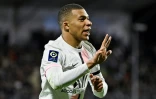L'attaquant du Paris Saint-Germain Kylian Mbappé, auteur d'un triplé comme son coéquipier brésilien Neymar, face à Clermont, battu 6-1, lors de la 31e journée de Ligue 1, le 9 avril 2022 au Stade Gabriel-Montpied