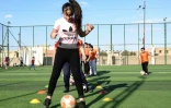 Des petites filles irakiennes participent à une séance d'entraînement au club sportif de Bartalla, à l'est de Mossoul dans la province de Ninive (nord), le 21 octobre 2021