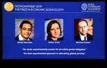 La Franco-américaine Esther Duflo et les Américains Abhijit Banerjee et Michael Kremer récompensés par le prix Nobel d'Economie, le 14 octobre 2019 à Stockholm
