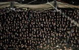 Une foule de juifs ultra-orthodoxes en pèlerinage au mont Meron dans le nord d'Israël, le 29 avril 2021 