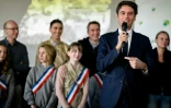 Le Premier ministre Gabriel Attal, à droite, lors d'un discours à Orliénas, dans le Rhône, le 20 janvier 2024