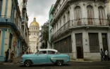 Une vieille voiture américaine dans une rue de La Havane, le 3 mai 2021 à Cuba