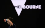 Le Serbe Novak Djokovic s'entraîne pour l'Open d'Australie, le 14 janvier 2022 à Melbourne