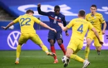 L'attaquant français Ousmane Dembélé (c) lors du match de qualification pour le Mondial 2022 contre l'Ukraine, au Stade de France, le 24 mars 2021