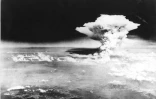 Le champignon nucléaire au-dessus d'Hiroshima, le 6 août 1945