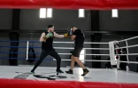 Des boxeurs amateurs s'entraînent au All Stars Boxing Club, le 10 mai 2022 à Kiev en Ukraine