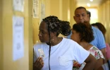 Des électeurs attendent pour voter, le 19 mai à Saint-Domingue, en République dominicaine