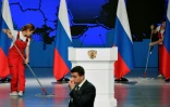 Des employées lavent le sol avant le discours de Vladimir Poutine devant le Parlement, le 20 février 2019