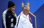 Le sélectionneur de l'équipe de France, Didier Deschamps, et l'attaquant Kylian Mbappé, arrivent pour une séance d'entraînement, le 24 mars 2019 au Stade de France, à la veille du match contre l'Islande, qualificatif pour l'Euro-2020