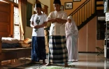 A Tangerang en Indonésie, on prie à la maison, le 23 mars 2020
