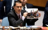 Le ministre vénézuélien des Affaires étrangères Jorge Arreaza montre des photos de présumés insurgés, lors d'une réunion du Conseil de sécurité de l'ONU, le 26 février 2019 à New York