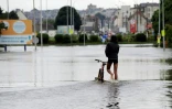 Une rue inondée à l'entrée de Blois (Loir-et-Cher), le 3 juin 2016