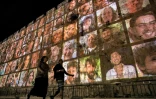 Les photos des otages enlevés par le Hamas, projetées sur un mur de la vieille ville de Jérusalem, le 6 novembre 2023