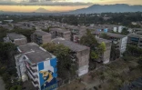 Vue aérienne d'une peinture murale représentant le président salvadorien Nayib Bukele, à Mejicanos, au Salvador, le 26 janvier 2024