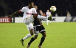 Le défenseur de Monaco Wallace (g) à la lutte avec l'attaquant de Qarabag Samuel Armenteros en Europa League, à Bakou le 5 novembre 2015