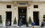 Entrée principale de l'hôtel Crillon à Paris, le 30 juin 2017
