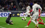 L'attaquant nigérian de Lyon Gift Orban marque le troisième but de son équipe contre Valenciennes en demi-finale de coupe de France mardi au Groupama Stadium de Decines-Charpieu.