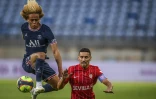 Le milieu du Paris SG Xavi Simons contre le FC Séville en amical à Loulé, au Portugal, le 27 juillet 2021