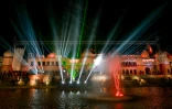 Un spectacle de lumière sur les rives de la rivière Sarayu à Ayodhya, le 21 janvier 2024, à la veille de la cérémonie d'inauguration du temple Ram Mandir