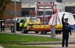 La police britannique boucle la scène de crime autour d'un camion à bord duquel 39 migrants morts ont été découverts, le 23 octobre 2019 à Grays, en Angleterre