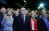 Alain Juppé entouré de son épouse Isabelle, Valérie Pécresse, et Jean-Louis Debré lors de son meeting le 14 novembre 2016 au Zénith à Paris
