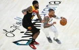 Damian Lillard des Portland Trail Blazers déborde Royce O'Neale du Utah Jazz en NBA le 12 mai 2021 à la Vivint Smart Home Arena à Salt Lake City