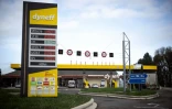 Les prix des carburants dans une station-service à Toulouse, dans le sud-ouest de la France, le 12 mars 2026