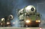 Des missiles balistiques intercontinentaux exhibés lors d'un défilé militaire à Pyongyang, le 25 avril 2022
