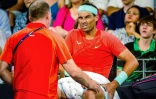 L'Espagnol Rafael Nadal est soigné au bord du court, lors du tournoi de Brisbane, le 5 janvier 2024