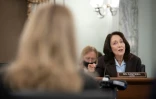 La sénatrice Maria Cantwell face à Frances Haugen, au Congrès le 5 octobre 2021