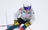 La skieuse Kiana Kryeziu lors d'une séance d'entraînement sur la piste du centre de ski de Brod, au Kosovo, le 22 janvier 2022 