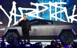 Elon Musk présente le Cybertruck de Tesla à Hawthorne (Californie), en novembre 2019