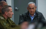 Cette capture d'écran tirée d'une vidéo diffusée par le service de presse du gouvernement israélien montre le Premier ministre Benjamin Netanyahu participant à une réunion au ministère de la Défense à Tel Aviv le 24 octobre 2024