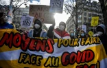 Les enseignants réclament plus de moyens pour lutter contre le Covid-19, à Paris, le 20 janvier 2022