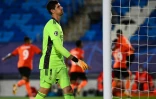 Le gardien belge du Real Madrid, Thibaut Courtois, dépité après avoir concédé un troisième but lors du match de groupes de la Ligue des champions face au Shakhtar Donetsk, à Valdebebas, le 21 octobre 2020