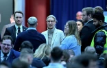 Alice Weidel (c), co-dirigeante du parti d'extrême droite Alternative pour l'Allemagne (AfD), arrive pour un congrès du parti à Giessen, le 29 novembre 2025 en Allemange