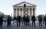 Des forces de l'ordre bloquent une rue à Paris le 21 septembre 2019 avant des rassemblements de Gilets jaunes