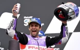 Le Français Johann Zarco fête la première victoire de sa carrière, lors du GP moto d'Australie, le 21 octobre 2023 à Phillip Island