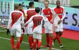 Le Monégasque Valère Germain félicité par ses coéquipiers après un but contre Lorient, le 22 janvier 2017 à Louis-II