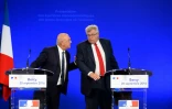 Le ministre des Finances Michel Sapin (G) et le secrétaire d'Etat au Budget Christian Eckert (D) à Paris le 20 septembre 2016