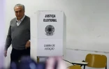 Le président brésilien Michel Temer vote lors des élections municipales, le 2 octobre 2016 à Sao Paulo, Brésil