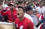 Les supporters péruviens regardent le match contre la France sur un écran géant, le 21 juin 2018 à Lima