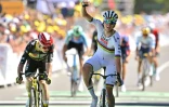 Tadej Pogacar lors de sa 2e victoire sur le Tour de France 2025, en devançant à nouveau Jonas Vingegaard, à l'issue de la 7e étape, le 11 juillet 2025 à Mûr-de-Bretagne
