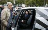 La maire de Paris Anne Hidalgo et Vincent Bolloré présentent une Autolib customisée le 8 octobre 2014 à Paris