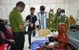 Un enfant reçoit un traitement contre la rougeole à l'hôpital Shishu, le 4 septembre 2026 à Dacca, au Bangladesh