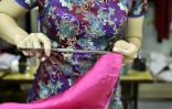 Fabrication d'un qipao, robe traditionnelle chinoise à Taipei, le 30 août 2017