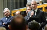 Le ministre de l'Economie français Bruno Le Maire devant les salariés de l'usine Ascoval le 2 mai 2019 à Saint-Saulve