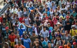Des migrants en route vers les Etats-Unis sur la route qui relie Ciudad Hidalgo Ă Tapachula, au Mexique, le 21 octobre 2018